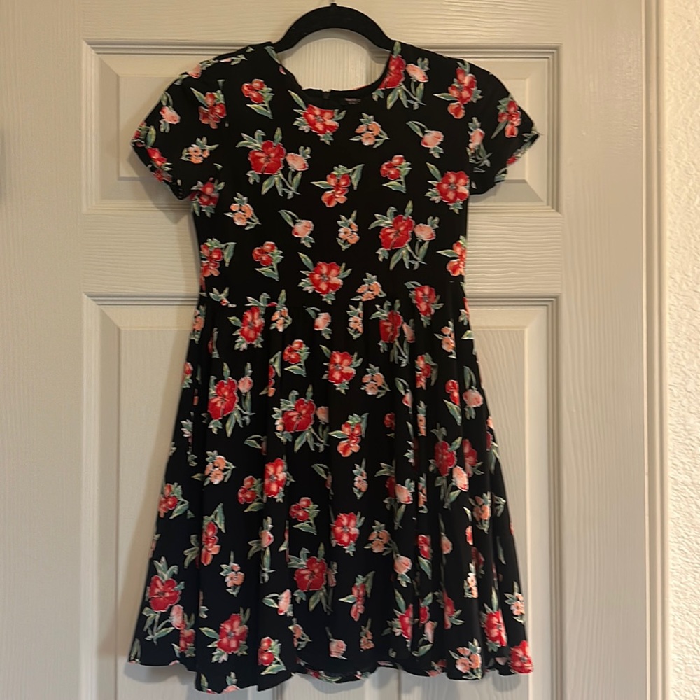 Forever 21 girls black floral print dress